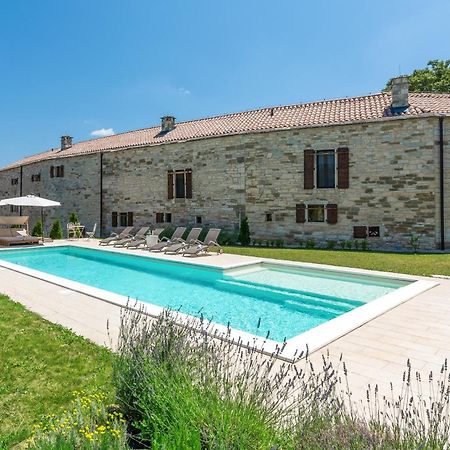 Villas Martincici With Large Pool 그로즈냔 외부 사진