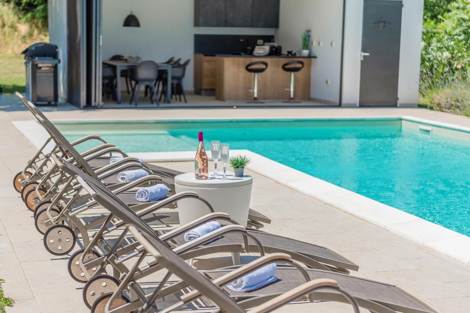 Villas Martincici With Large Pool 그로즈냔 외부 사진