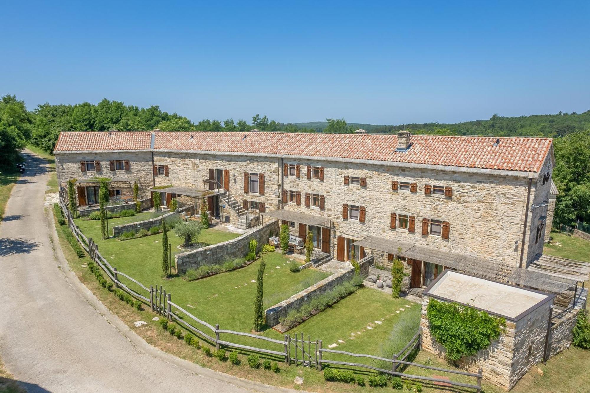 Villas Martincici With Large Pool 그로즈냔 외부 사진