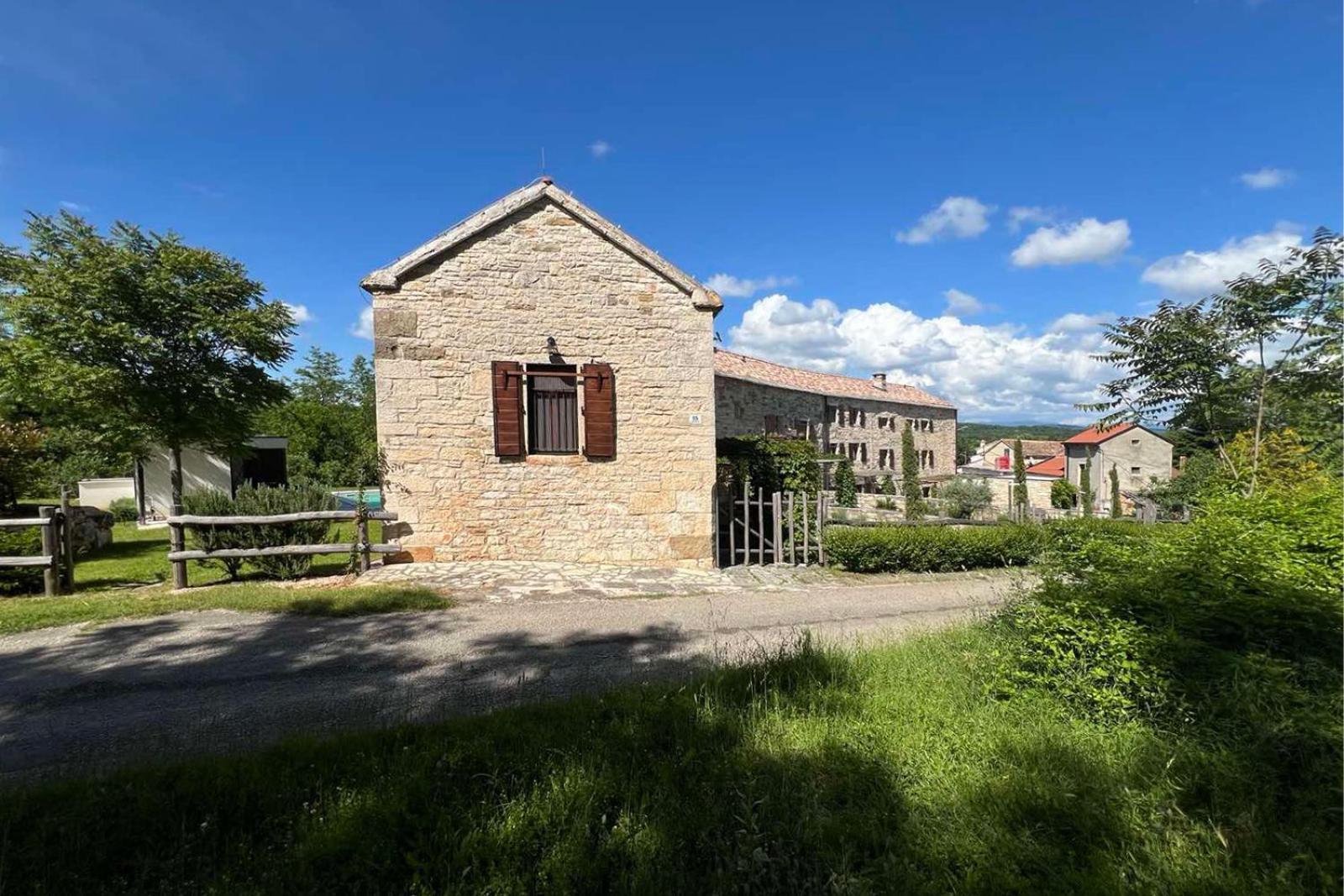 Villas Martincici With Large Pool 그로즈냔 외부 사진
