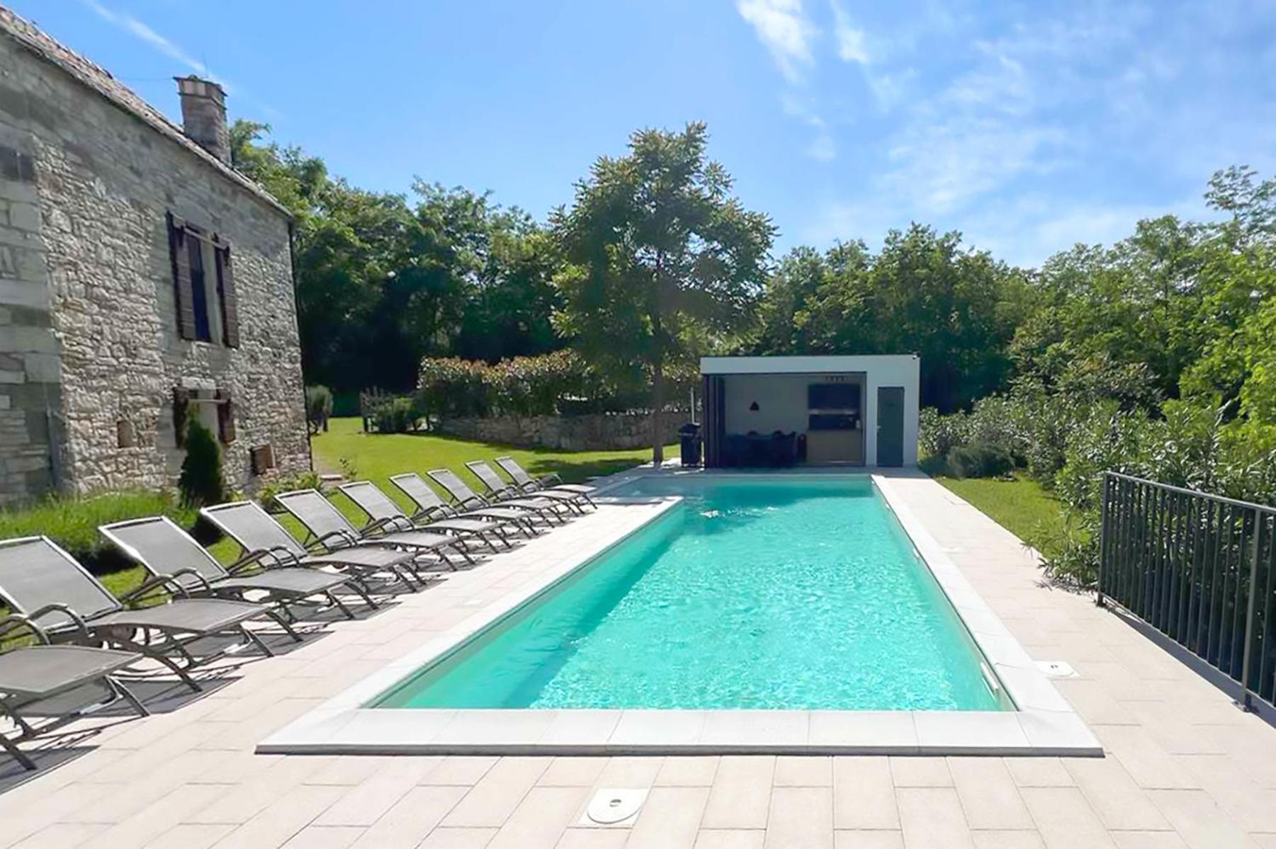Villas Martincici With Large Pool 그로즈냔 외부 사진
