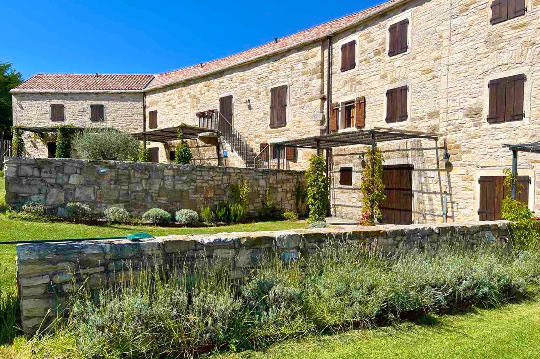 Villas Martincici With Large Pool 그로즈냔 외부 사진