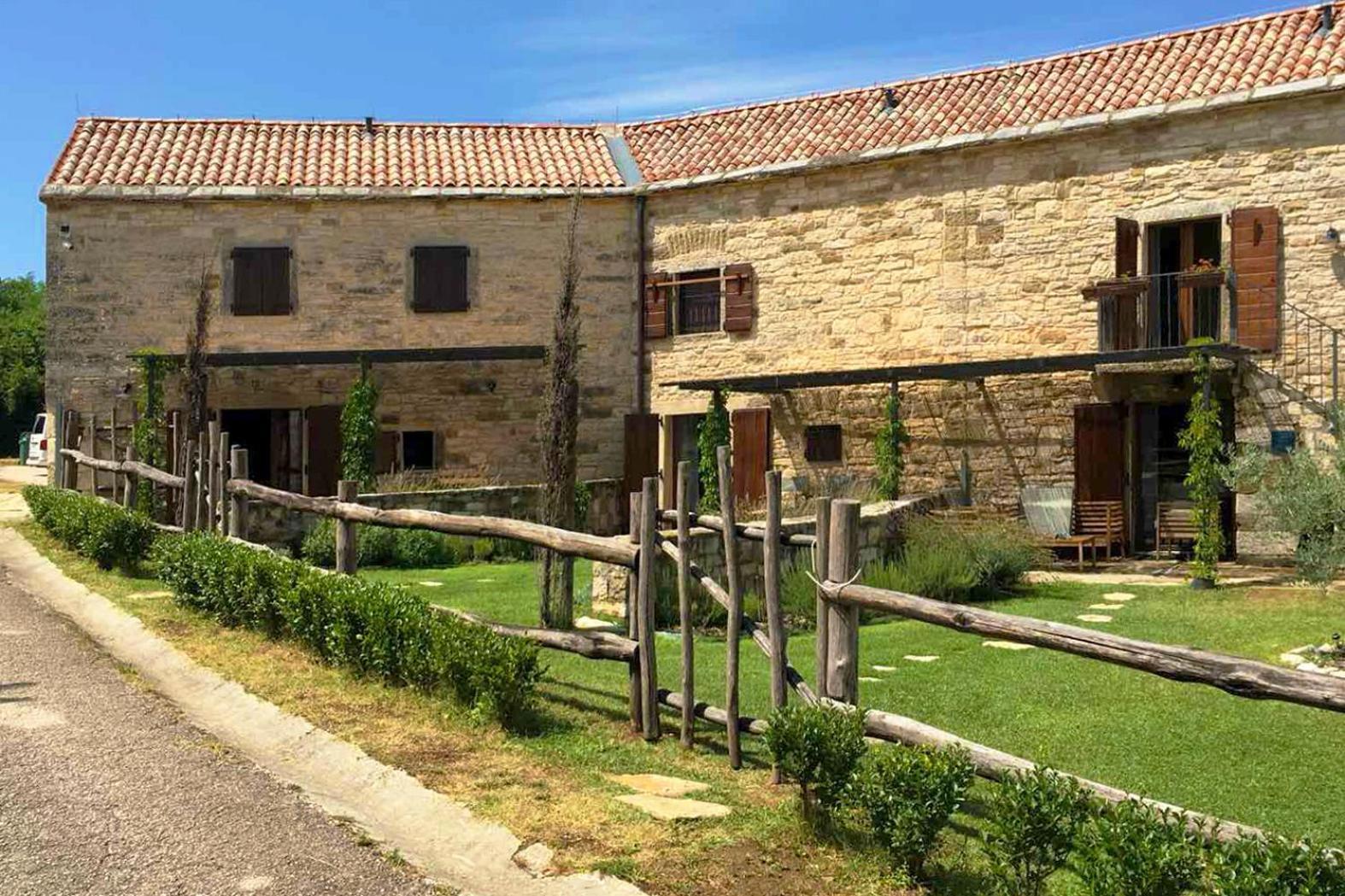 Villas Martincici With Large Pool 그로즈냔 외부 사진