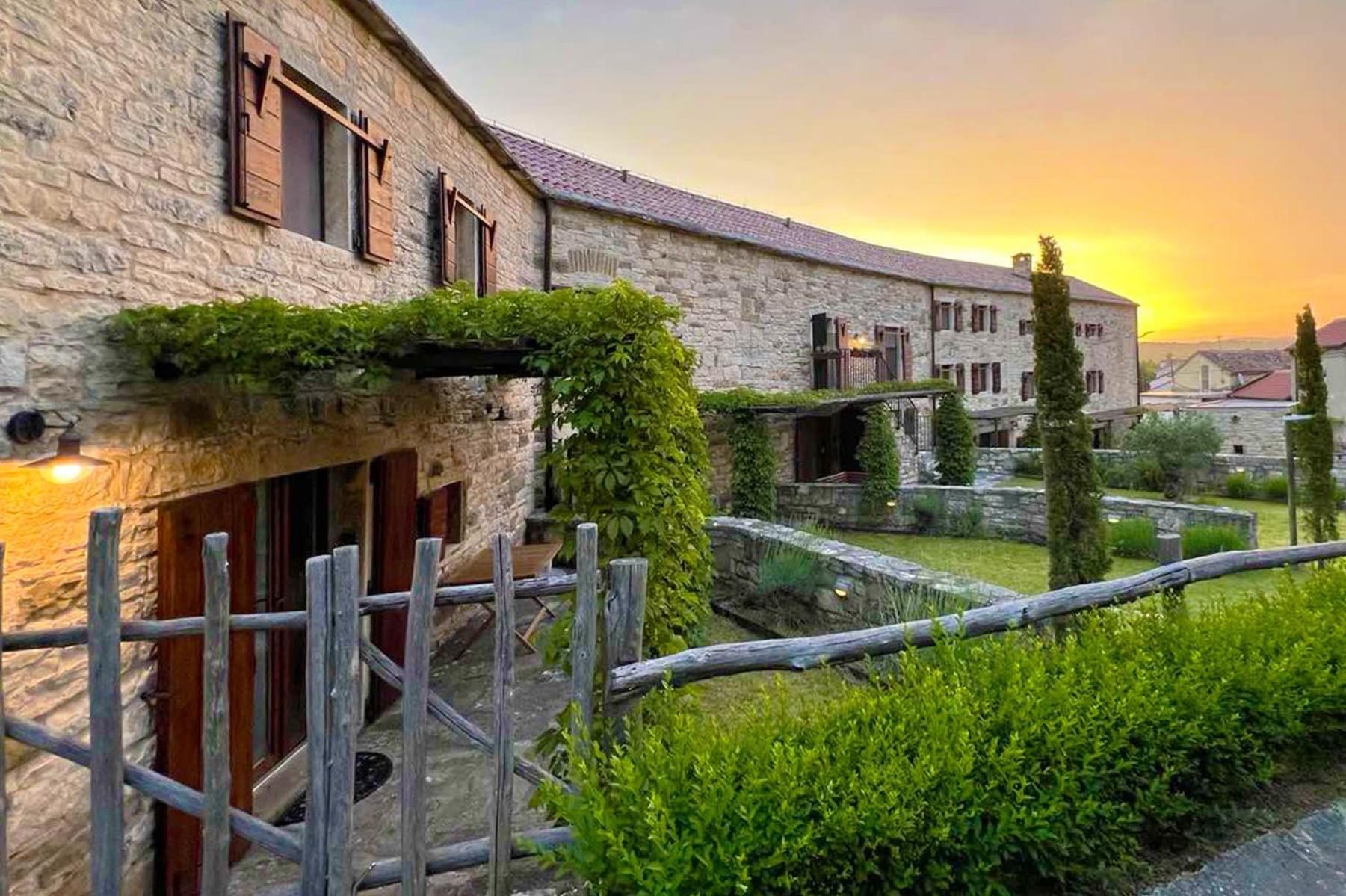 Villas Martincici With Large Pool 그로즈냔 외부 사진