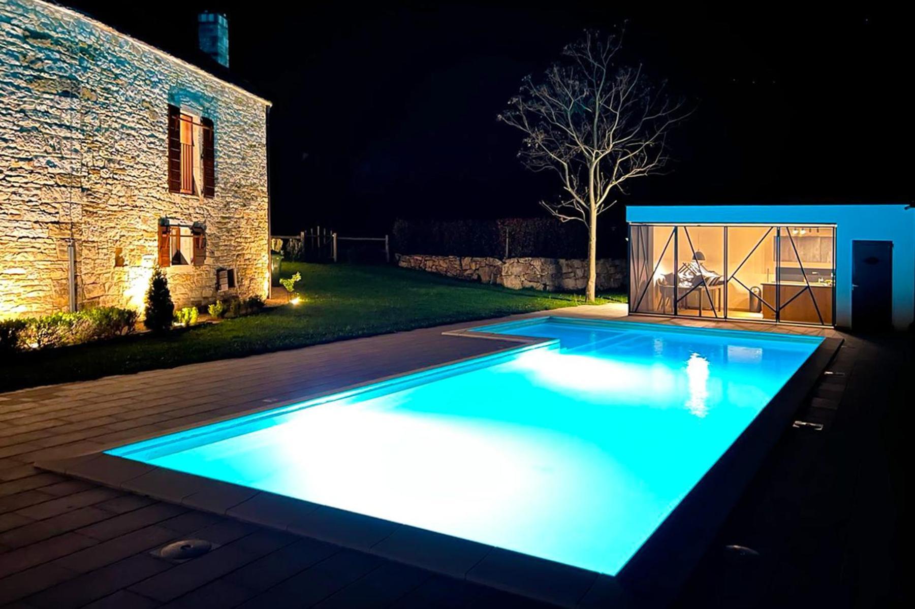 Villas Martincici With Large Pool 그로즈냔 외부 사진